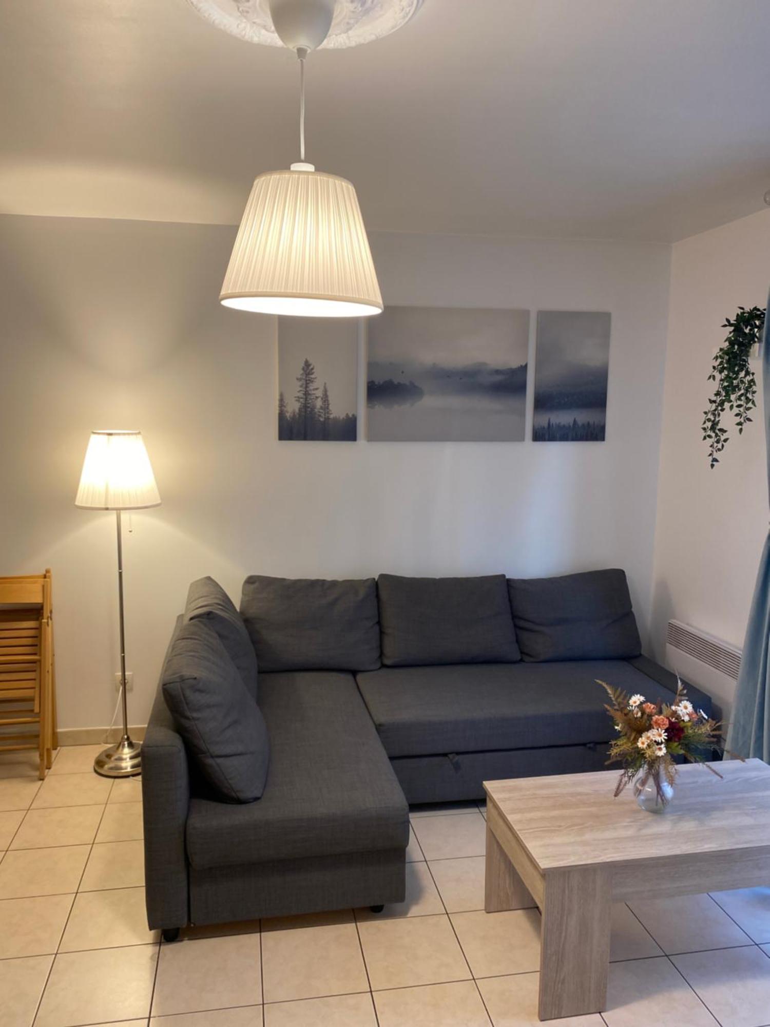Cozy Escape 4 Min To Train With Projector * Villemomble